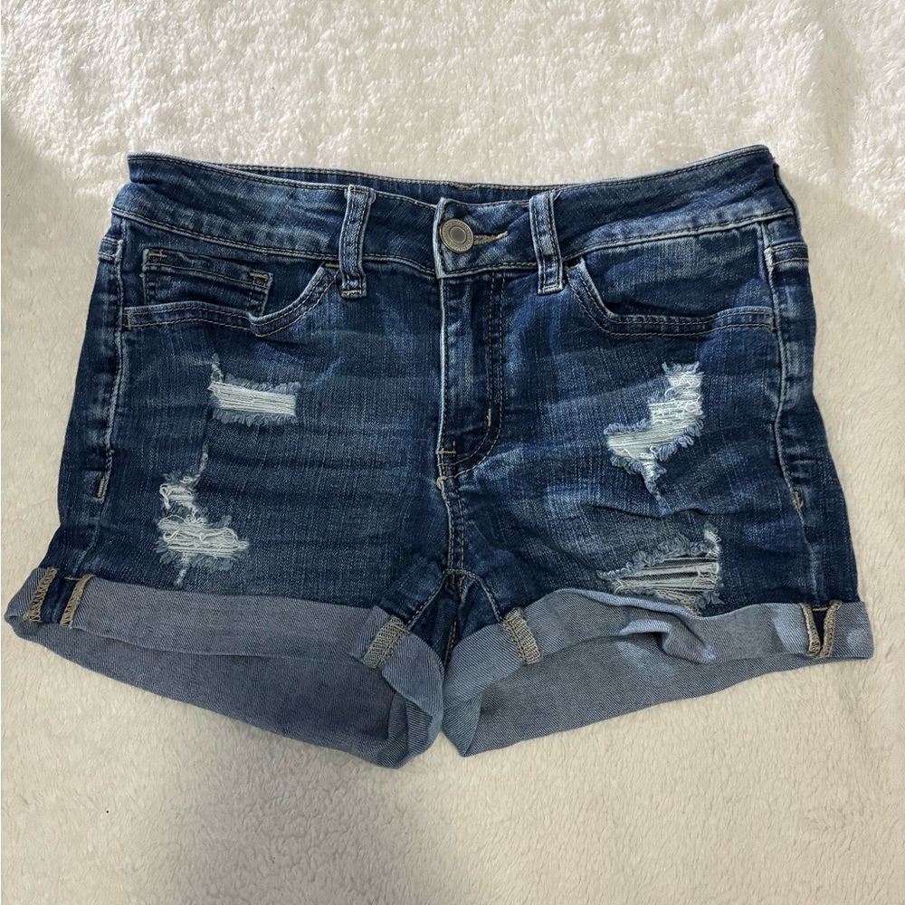 SO junior women’s low rise jean shorts, size 3